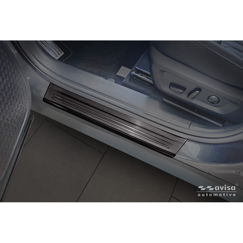 Avisa, Trinbeskytter, Sort rustfrit stål, 4 stk., passer til Mitsubishi Outlander IV (2025-) 'Lines'
