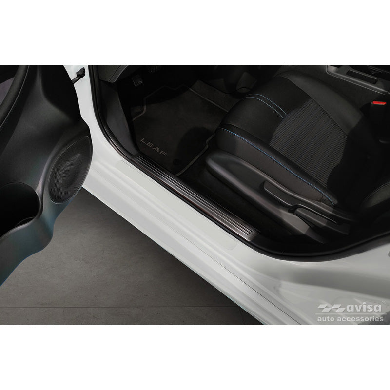 Avisa, battitacco, nero, acciaio inox, compatibile con Nissan Leaf II 2017- - 'Lines' - 4 pezzi