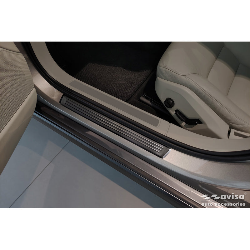 Avisa, protectores de umbral, negro, acero inoxidable, compatible con Volvo V90 y V90 Cross Country 2016- - 'Lines' - 4 piezas