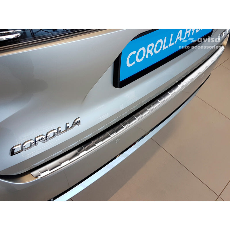 Avisa, protège-pare-chocs arrière, acier inoxydable, convient pour Toyota Corolla XII Combi 2019- (y compris GR Sport) & Suzuki Swace Combi 2020- 'Nervures'