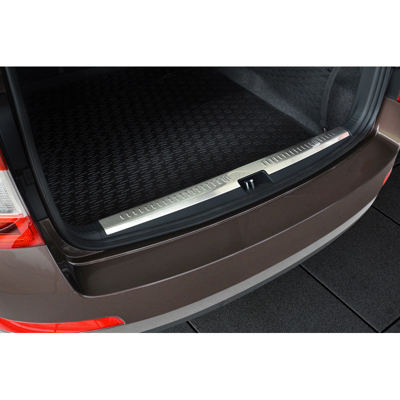 Avisa, protezione interna paraurti, acciaio inossidabile, compatibile con Skoda Octavia III Combi 2013-2016 & FL 2017-2020 (incl. Scout & RS) 'Ribs'