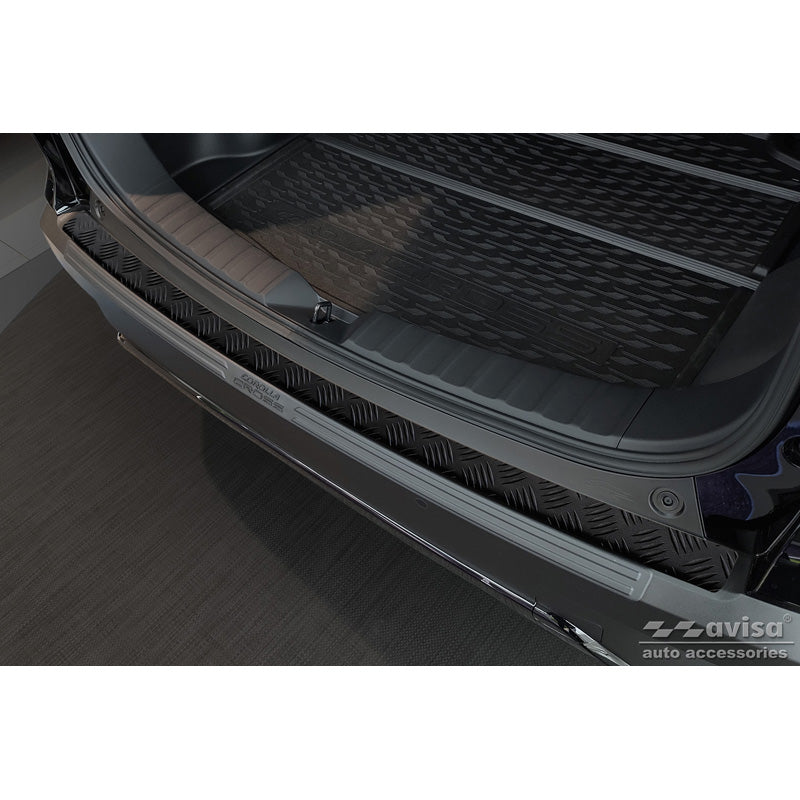 Avisa, protector de parachoques trasero, negro mate, aluminio, compatible con Toyota Corolla Cross 2022- 'Placa estriada'