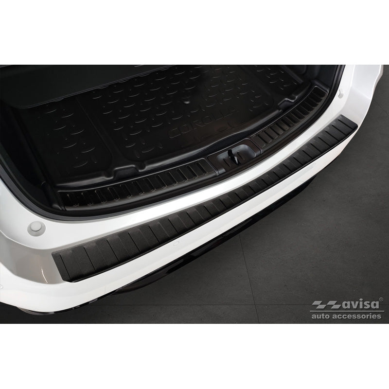 Avisa, protection de pare-chocs arrière, noir mat, acier inoxydable, compatible avec Toyota Corolla XII Combi 2019- (incl. GR Sport) & Suzuki Swace Combi 2020- 'Ribs'