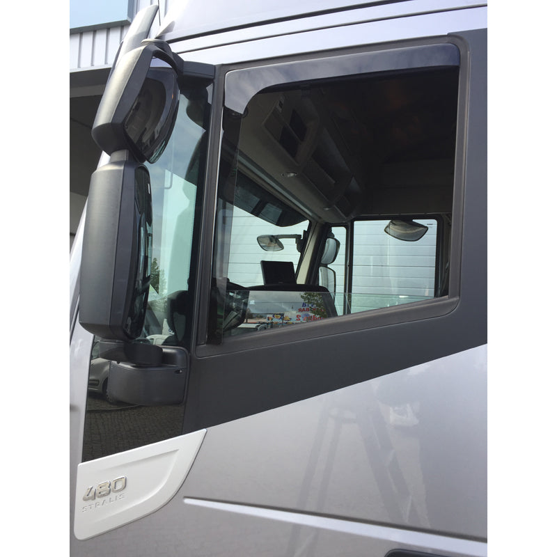 DGA, Deflettori, Fumé, 2 pz., compatibili con Iveco Eurocargo / Eurostar / Eurotech / Eurotrakker / Stralis / Trakker (2-pieces)