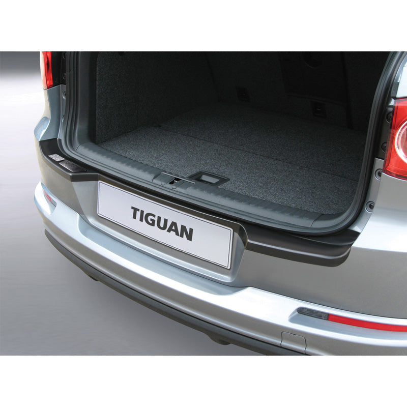 RGM, ochraniacz tylnego zderzaka, tworzywo ABS, pasuje do Volkswagen Tiguan 4x4 2007-2016 (do modeli z fabrycznie zamontowanym hakiem holowniczym) czarny