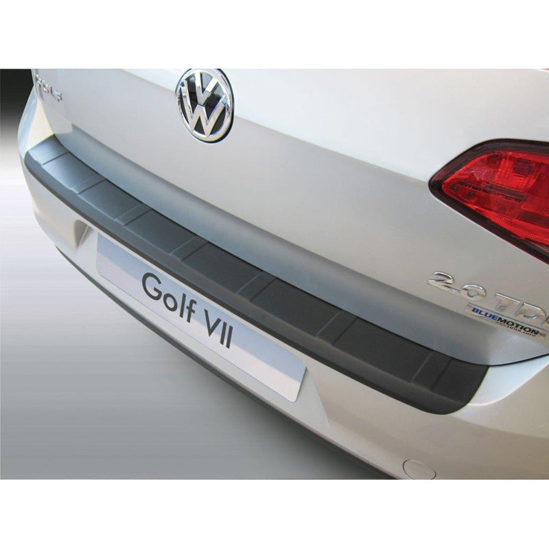 RGM, Rear bumper protector, ABS plastic, fits Volkswagen Golf VII 3/5 doors 2013-2019 'Ribbed' Black