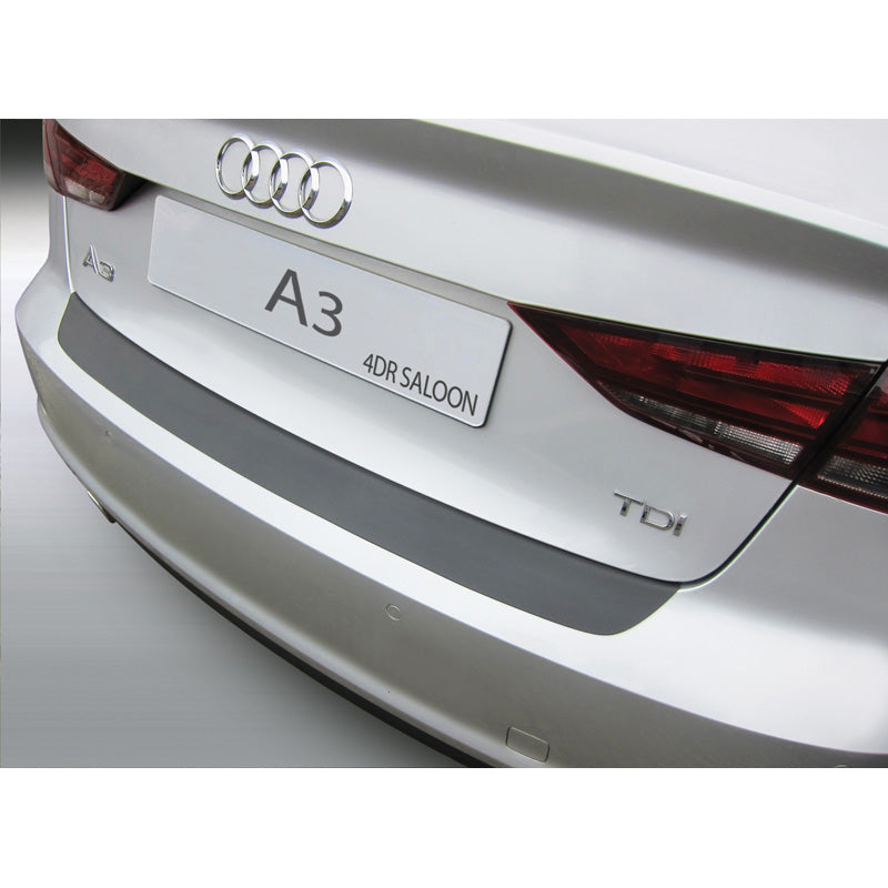 RGM, ochrana zadního nárazníku, ABS plast, pasuje na Audi A3/S3 8V Sedan 8/2013-4/2016 Černá