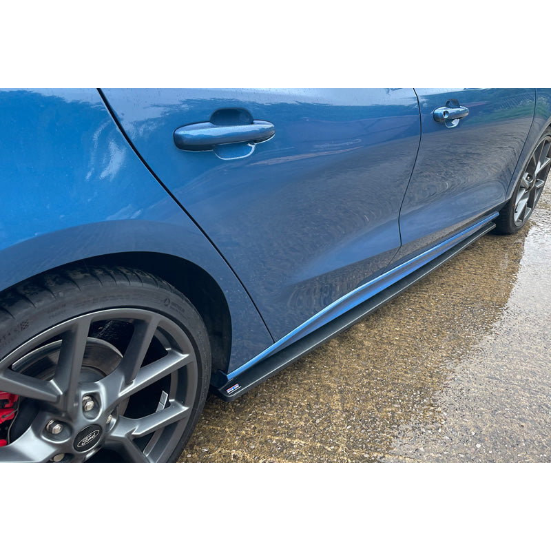 RGM, sada bočních prahů, pasuje na Ford Focus IV ST & ST-Line 2018- - Černá (ABS)