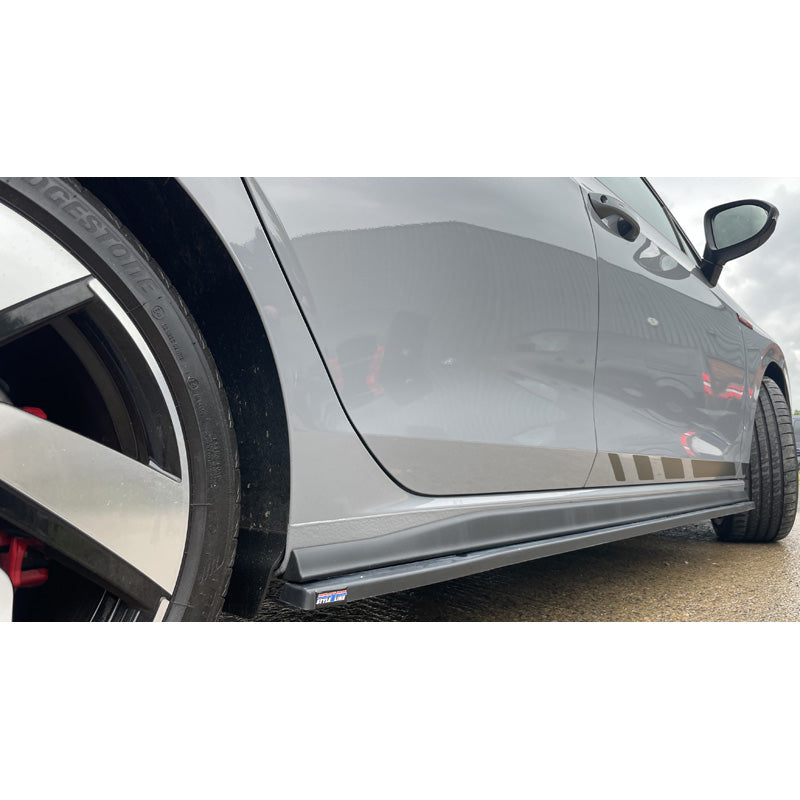 RGM, zestaw progów bocznych, pasuje do Volkswagen Golf VIII Hatchback GTi/R-Line 09/2020- - Black (ABS)