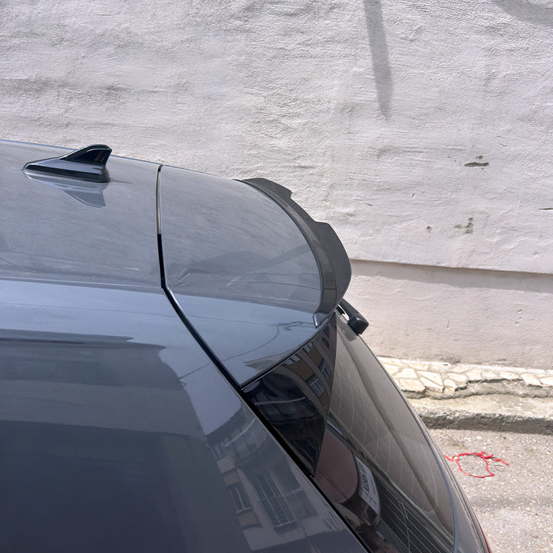 OneWay, střešní spoiler, lesklá černá, pasuje na Volkswagen Golf VIII HB 3/5dveřový (2020-2024 & FL 2024-), kromě GTi/GTD/GTE/R/R-Line