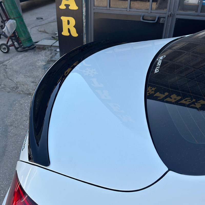 OneWay, spoiler tylny, błyszcząca czerń, pasuje do Mercedes C-Class (W205) Sedan (2014-2021) inkl. AMG