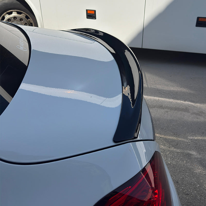OneWay, zadní spoiler, lesklá černá, pasuje na Mercedes E-Class (W212) Sedan Facelift (2012-2016) včetně AMG
