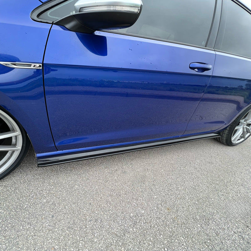 OneWay, boční prahy, leskle černá, vhodné pro Volkswagen Golf VII (7.5) HB/Variant R 2017-2020, 2dílná sada
